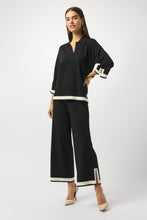 Load image into Gallery viewer, Contrast Edge V-Neck Top
